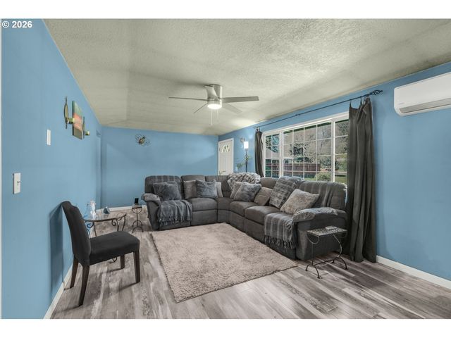 1810 Se TORBANK Rd, Milwaukie, OR 97222