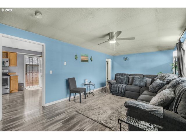 1810 Se TORBANK Rd, Milwaukie, OR 97222