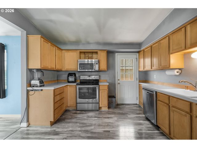 1810 Se TORBANK Rd, Milwaukie, OR 97222