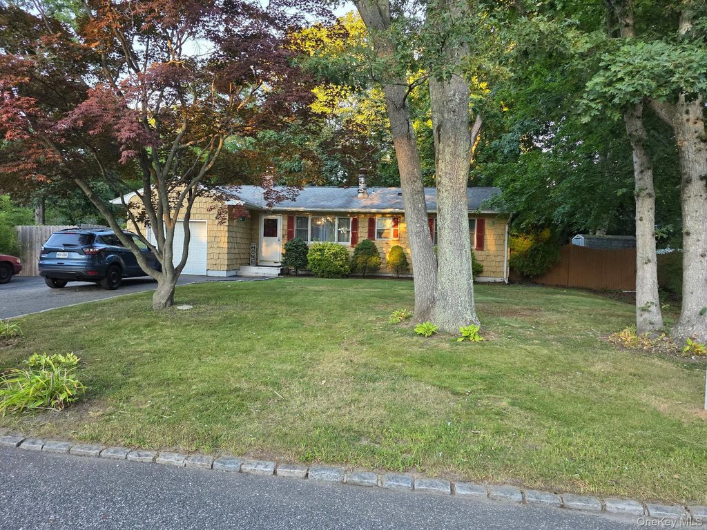 139 Parkside Avenue, Miller Place, NY 11764 — photo 2