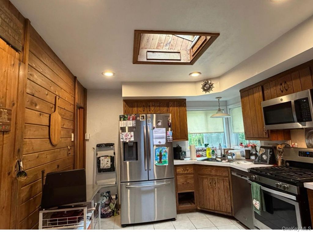 139 Parkside Avenue, Miller Place, NY 11764 — photo 4
