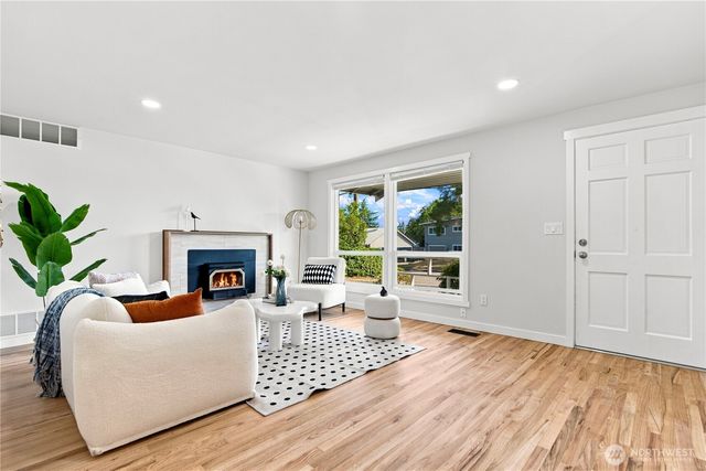 16631 116th Place SE, Renton, WA 98058