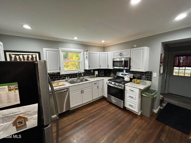 813 2nd Avenue, Troy, NY 12182