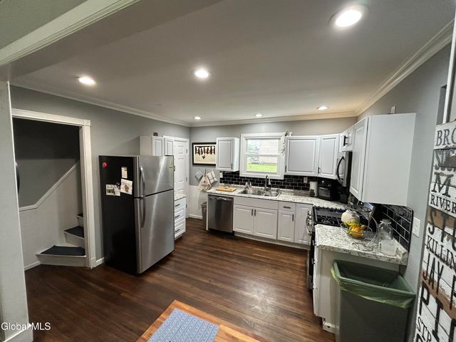 813 2nd Avenue, Troy, NY 12182