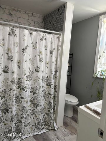 813 2nd Avenue, Troy, NY 12182