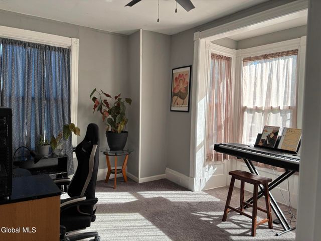 813 2nd Avenue, Troy, NY 12182