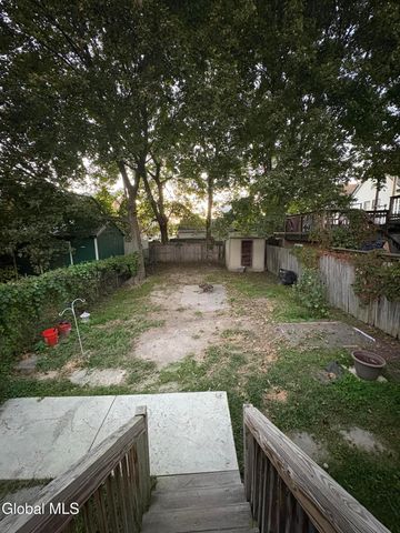 813 2nd Avenue, Troy, NY 12182