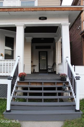 813 2nd Avenue, Troy, NY 12182