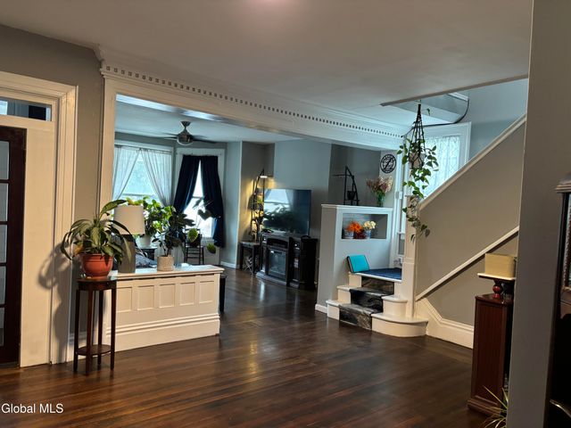 813 2nd Avenue, Troy, NY 12182