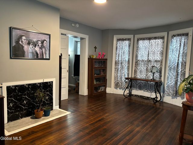 813 2nd Avenue, Troy, NY 12182