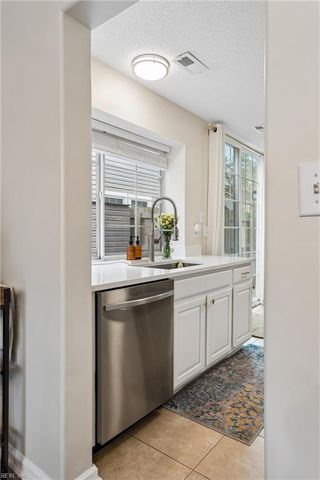 812 Greystone TRCE, Newport News, VA 23602