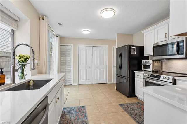 812 Greystone TRCE, Newport News, VA 23602