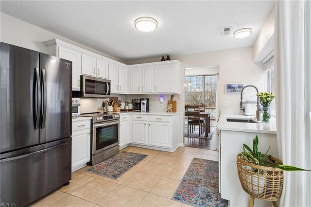 812 Greystone TRCE, Newport News, VA 23602