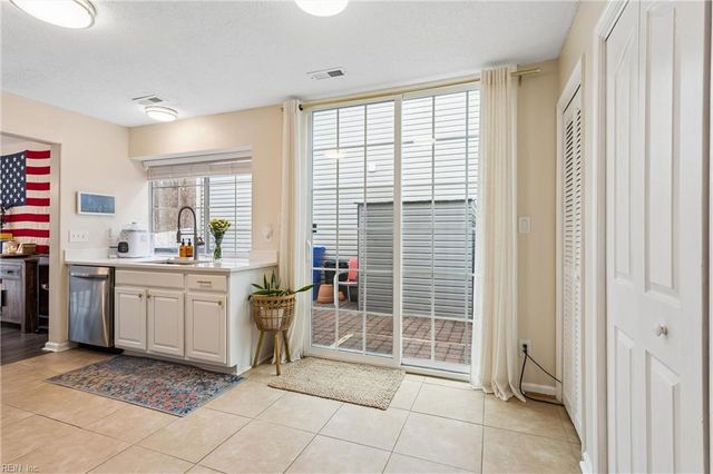 812 Greystone TRCE, Newport News, VA 23602