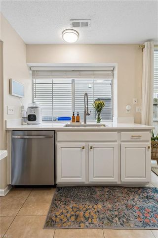 812 Greystone TRCE, Newport News, VA 23602