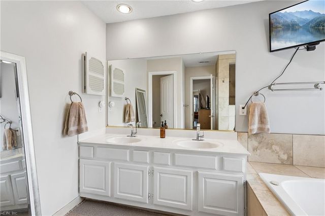 812 Greystone TRCE, Newport News, VA 23602