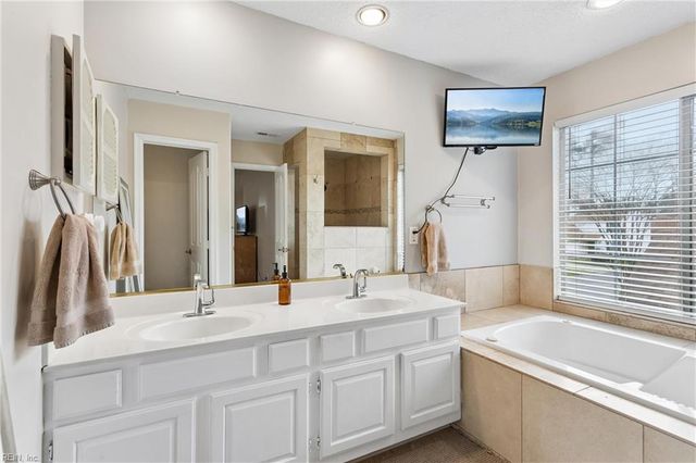 812 Greystone TRCE, Newport News, VA 23602