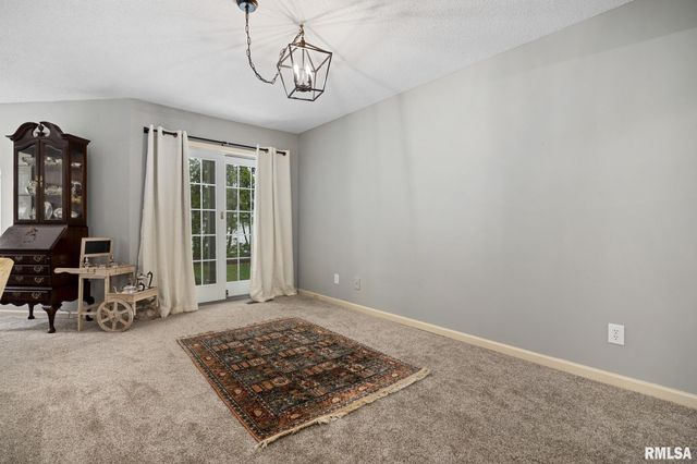 5200 N Knoxville Ave Apt 107N, Peoria, IL 61614