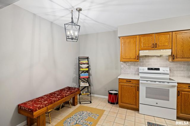 5200 N Knoxville Ave Apt 107N, Peoria, IL 61614