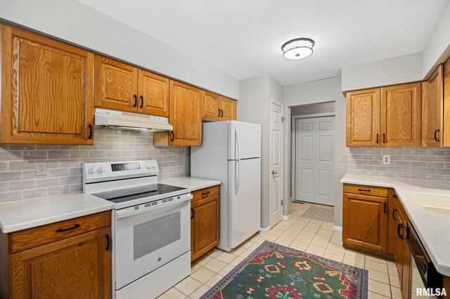 5200 N Knoxville Ave Apt 107N, Peoria, IL 61614