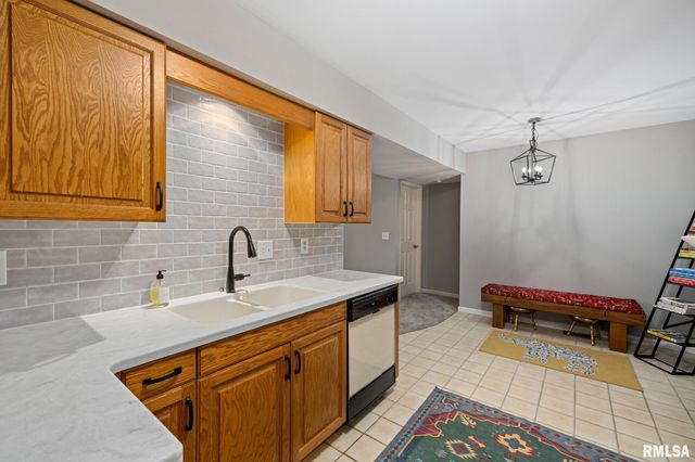 5200 N Knoxville Ave Apt 107N, Peoria, IL 61614