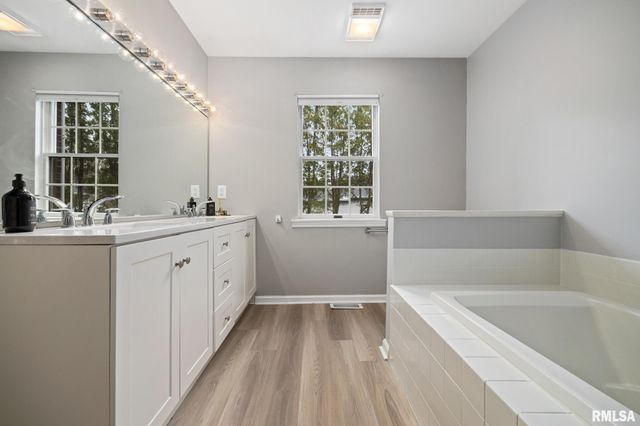 5200 N Knoxville Ave Apt 107N, Peoria, IL 61614