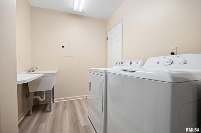 5200 N Knoxville Ave Apt 107N, Peoria, IL 61614