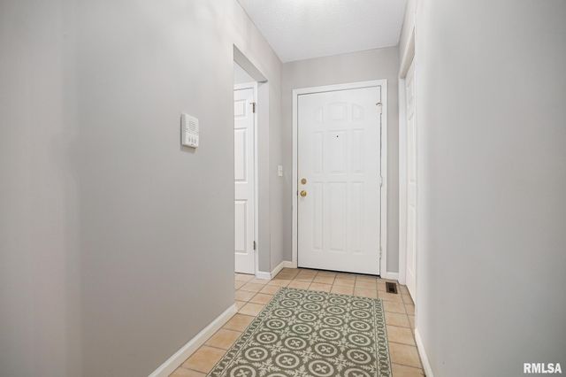 5200 N Knoxville Ave Apt 107N, Peoria, IL 61614