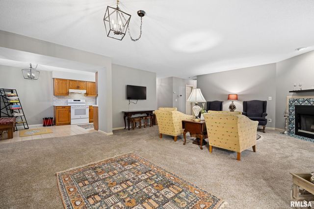 5200 N Knoxville Ave Apt 107N, Peoria, IL 61614