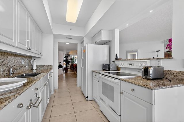 21205 YACHT CLUB DR 2409, Aventura, FL 33180