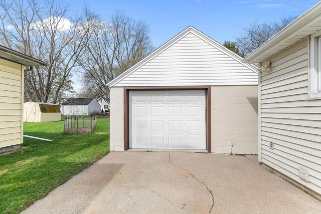 2333 ASHLAND STREET, Oshkosh, WI 54901