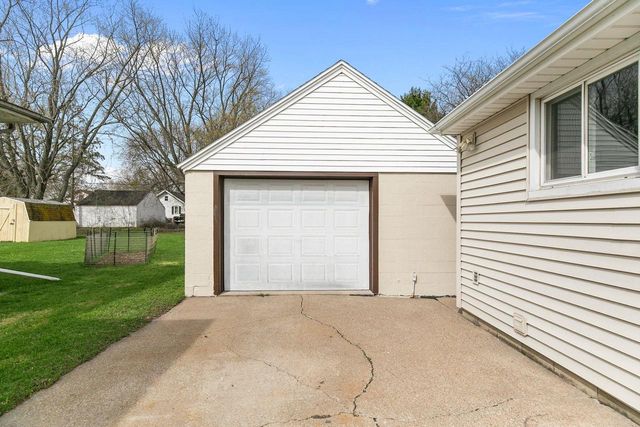 2333 ASHLAND STREET, Oshkosh, WI 54901