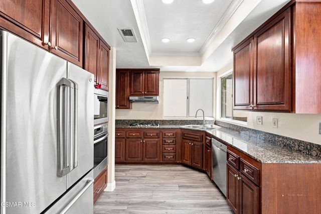 556 Myrtle Court, Oak Park, CA 91377