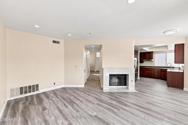556 Myrtle Court, Oak Park, CA 91377