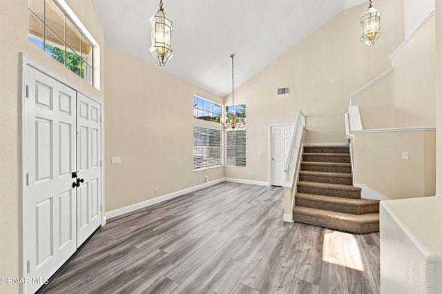 556 Myrtle Court, Oak Park, CA 91377