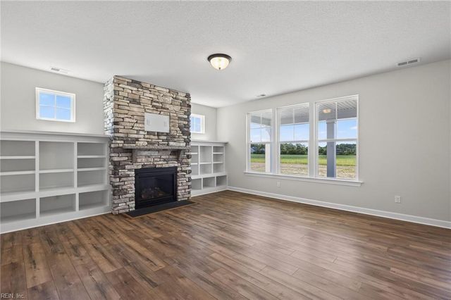 1924 Hungarian RD, Chesapeake, VA 23322