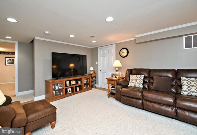 6073 MARK CIR, Bensalem, PA 19020