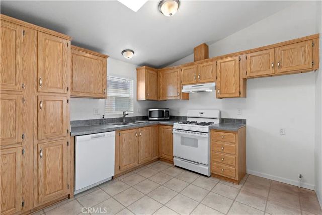 1565 W Arrow Hwy Space C23 C23, Upland, CA 91786