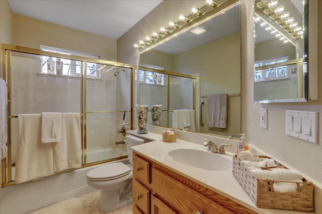 124 Ruby Ledge Ct, Grass Valley, CA 95945