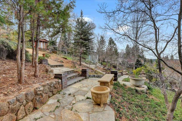 124 Ruby Ledge Ct, Grass Valley, CA 95945