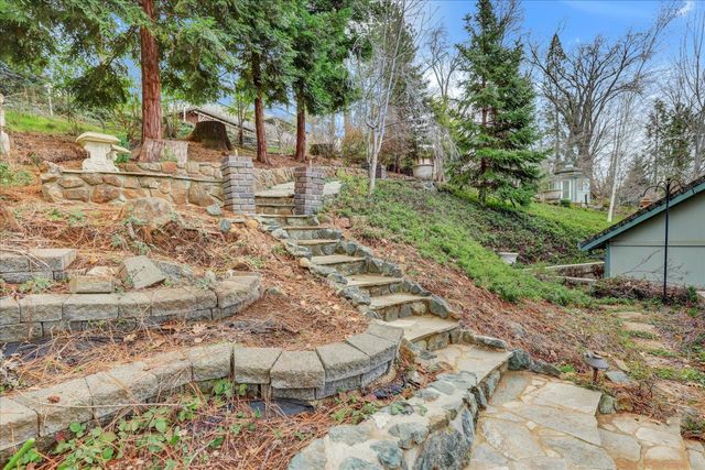 124 Ruby Ledge Ct, Grass Valley, CA 95945