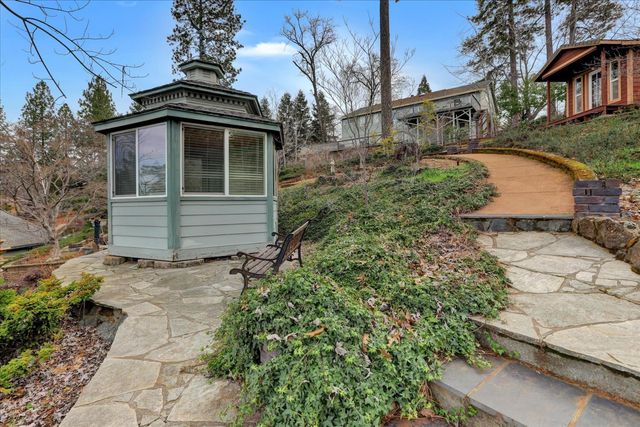 124 Ruby Ledge Ct, Grass Valley, CA 95945