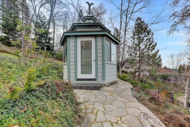 124 Ruby Ledge Ct, Grass Valley, CA 95945