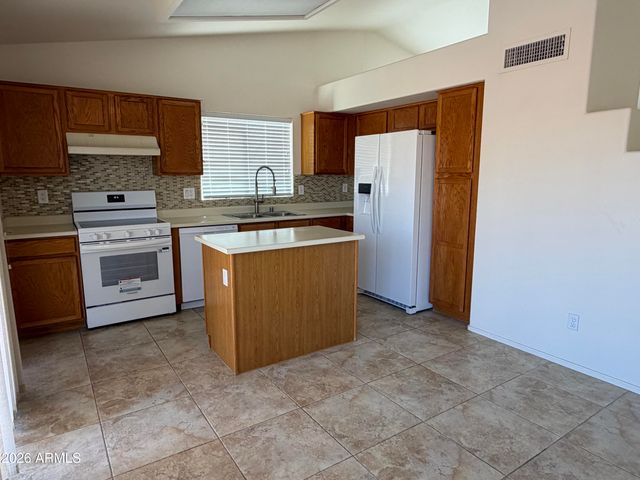 10318 W MISSOURI Avenue, Glendale, AZ 85307