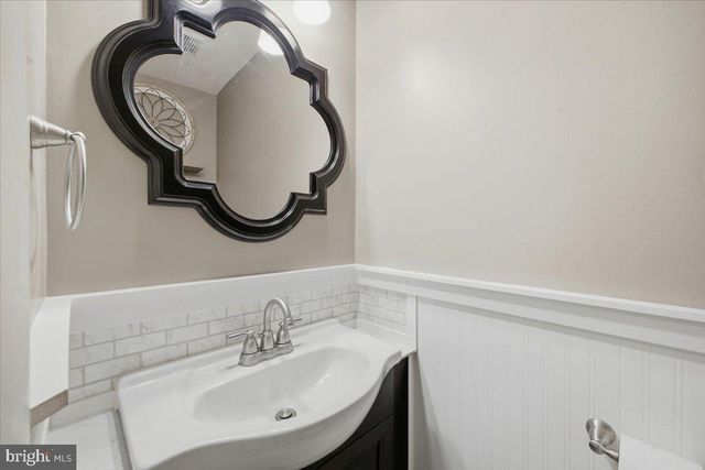 56 DEWSBURY LN, Quakertown, PA 18951