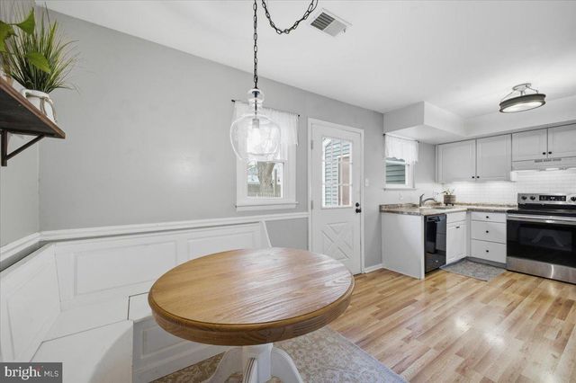 56 DEWSBURY LN, Quakertown, PA 18951