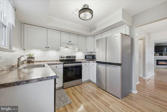 56 DEWSBURY LN, Quakertown, PA 18951