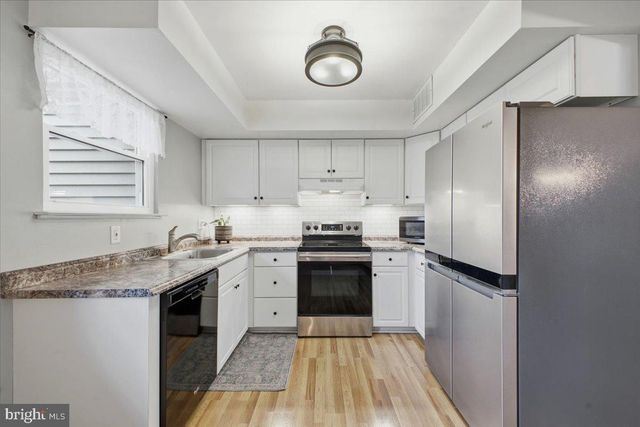 56 DEWSBURY LN, Quakertown, PA 18951