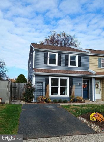 56 DEWSBURY LN, Quakertown, PA 18951