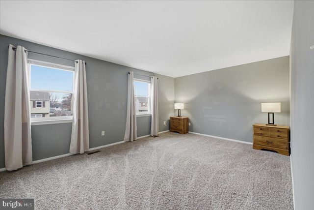 56 DEWSBURY LN, Quakertown, PA 18951